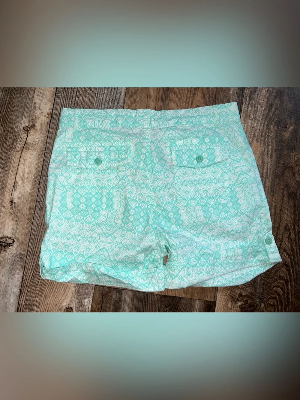 NWT - Caribbean Joe - Patterned Women’s Shorts w/ cuffed bottom
